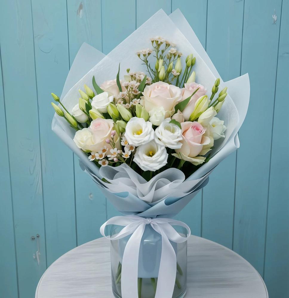 Букет цветов из: Розы и Лизиантусы в Калиновке Курской области