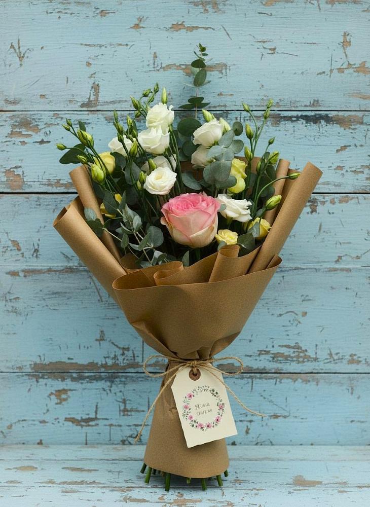 Букет цветов из: Розы и Лизиантусы в Калиновке Курской области