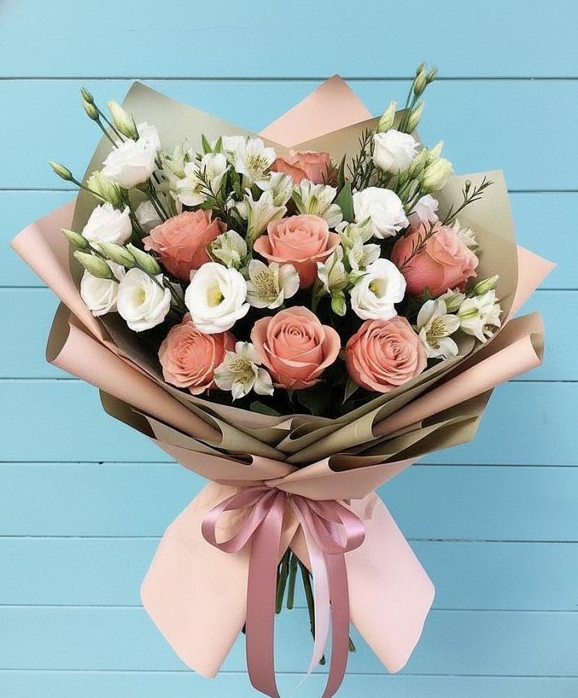 Букет цветов из: Розы, Альстромерии и Лизиантусы в Калиновке Курской области