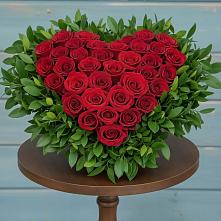 Цветочная композиция из Розы в виде сердца в Калиновке Курской области