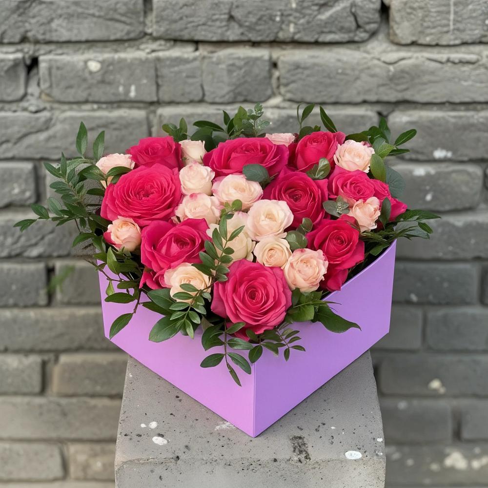 Цветочная композиция из Розы в коробке в Калиновке Курской области