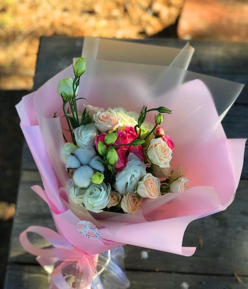 Букет цветов из: Розы и Лизиантусы в Калиновке Курской области