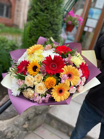 Букет цветов из: Герберы, Ромашки, Хризантемы, Розы и Подсолнухи в Калиновке Курской области