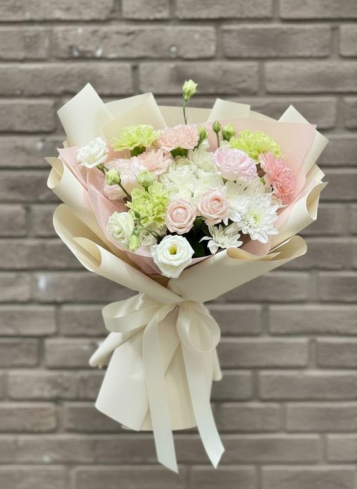 Букет цветов из: Гвоздики, Розы, Лизиантусы и Хризантемы в Калиновке Курской области