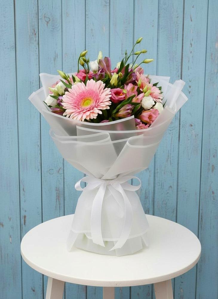 Букет цветов из: Герберы, Альстромерии и Лизиантусы в Калиновке Курской области