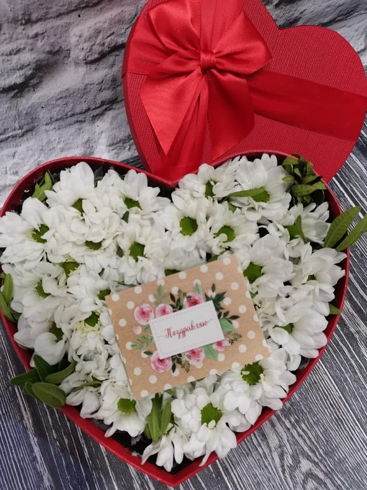 Цветочная композиция из Хризантемы в виде сердца в Калиновке Курской области