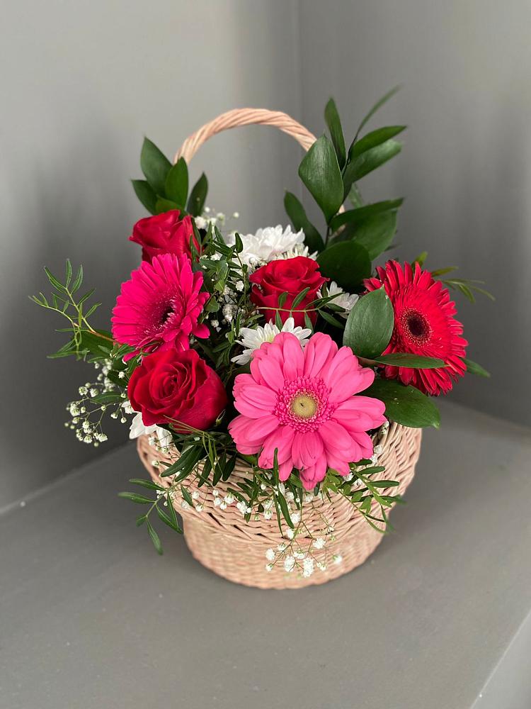 Цветочная композиция из Розы, Хризантемы и Герберы в корзине в Калиновке Курской области