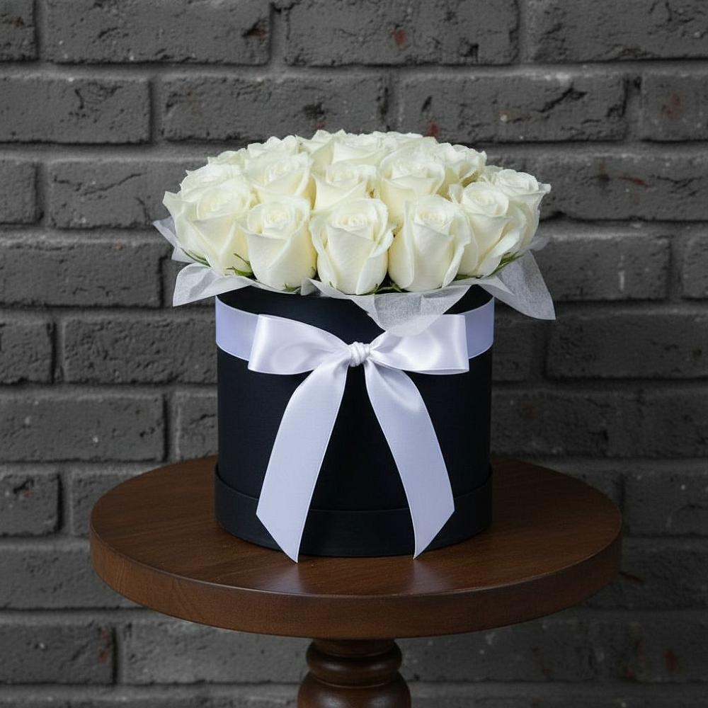 Цветочная композиция из Розы в шляпной коробке в Калиновке Курской области