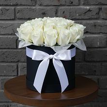 Цветочная композиция из Розы в шляпной коробке в Калиновке Курской области